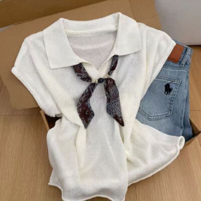 Áo thun nữ cổ polo phối khăn lụa tay ngắn bay nhẹ — màu be