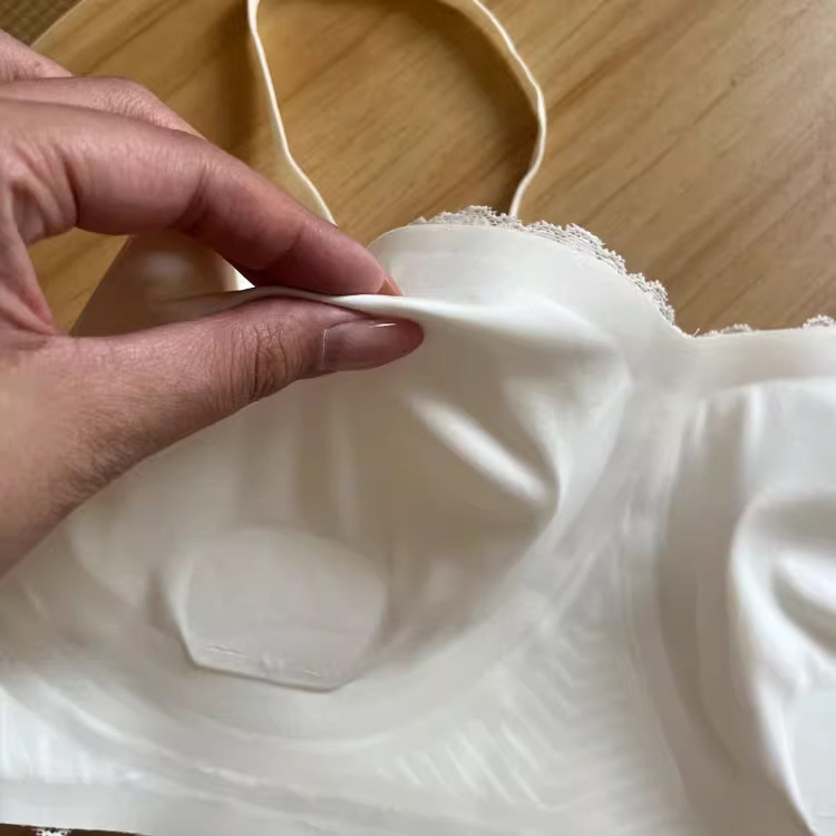 无痕蕾丝内衣女薄款大胸显小抹胸背心吊带无钢圈裸感防走光文胸罩|undefined
