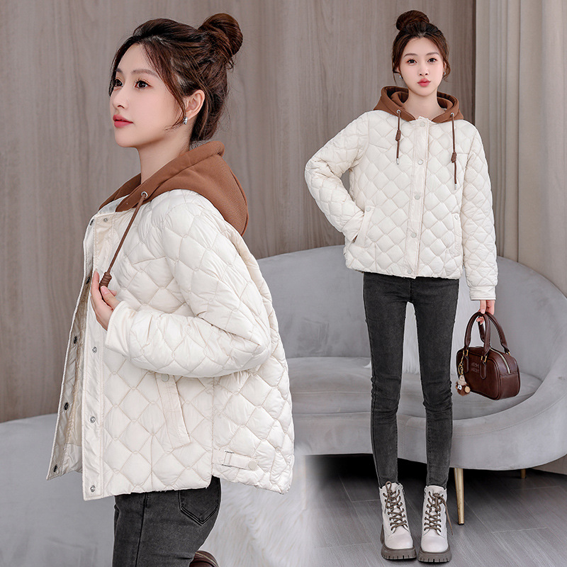 Ropa de algodón corta de color sólido de mujeres de color diamante exterior delgado con capuchón de algodón de pluma chaqueta caliente de invierno al por mayor image 5
