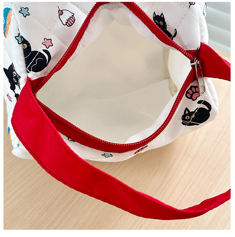 Japanese-style cartoon cat makeup bag with high appearance standards, a three-dimensional large-capacity travel storage bag for girls to wash up when going out, a trendy hand undefined