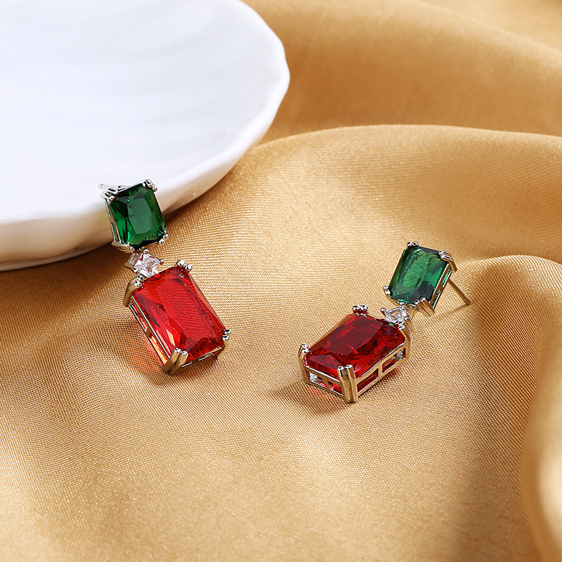1 Pair Fashion Rectangle Copper Inlay Zircon Drop Earrings display picture 4