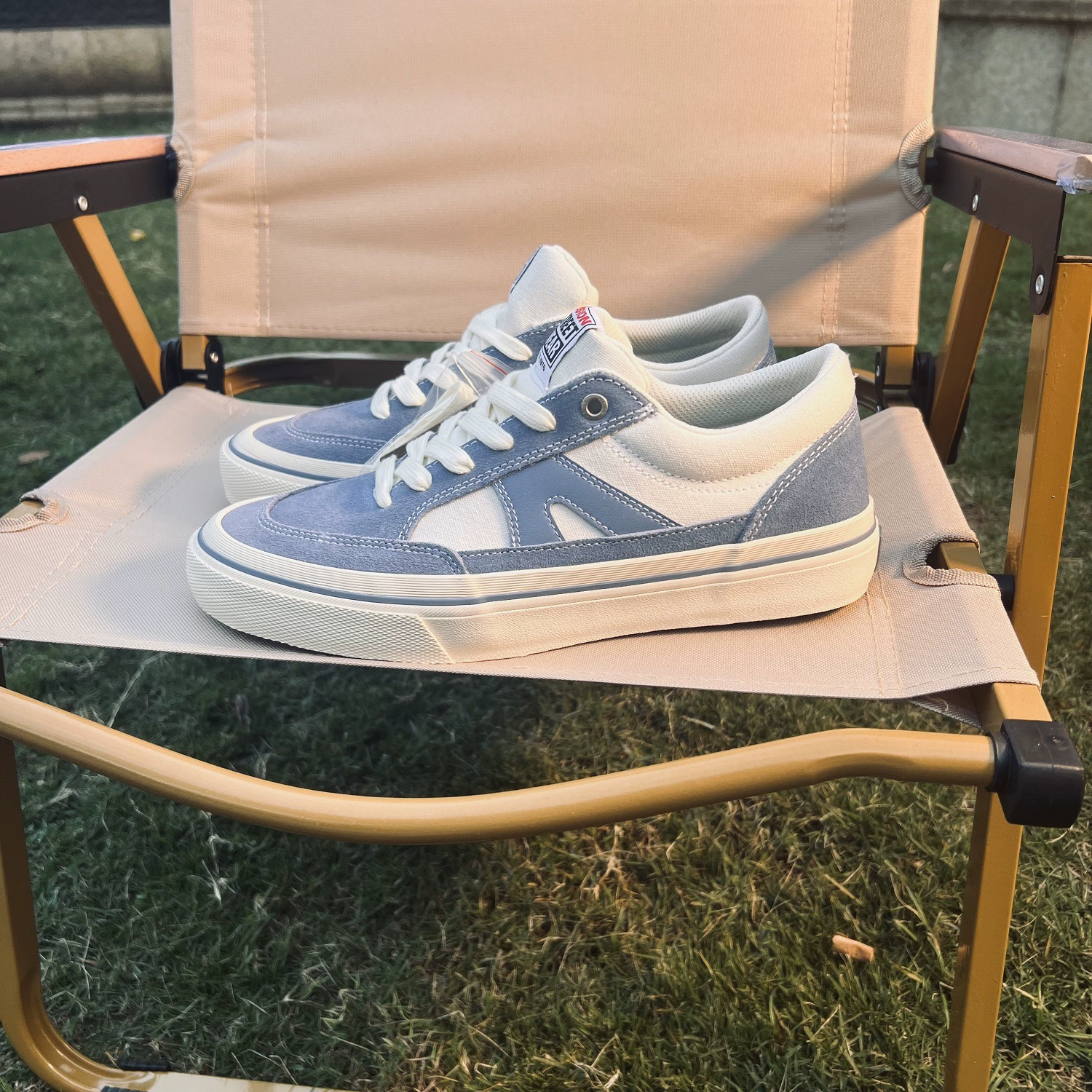Classic low sneakers for men and women, sports shoes