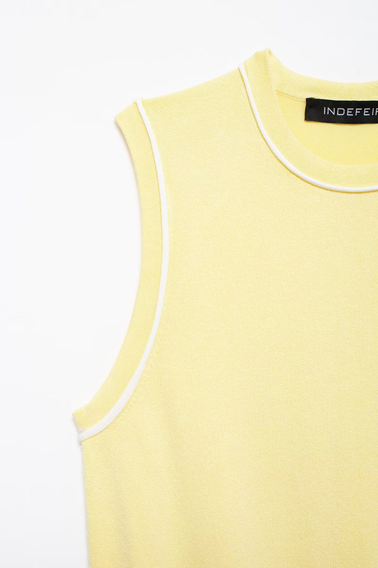 Vêtements pour cheveux extérieurs 2024 été nouvel article haut à aiguille plate à bordure de couleur contrastante pour femmes_voghion.com