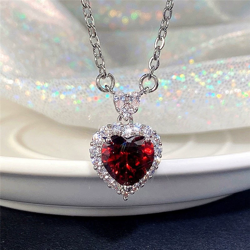 Набор украшений в виде сердца, 3 предмета (кулон, ожерелье, серьги), красный или синий, 0.005 кг