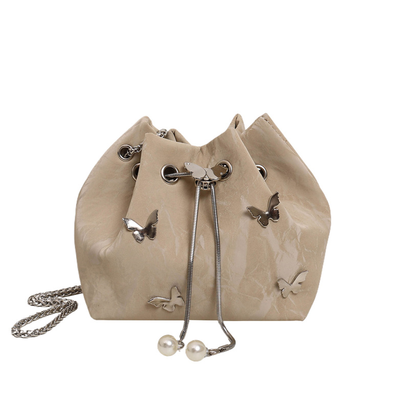 Otoño popular y simple 2024 tira la personalidad mariposa metálica nueva moda bolso de hombro bolso de mujer cadena mochila