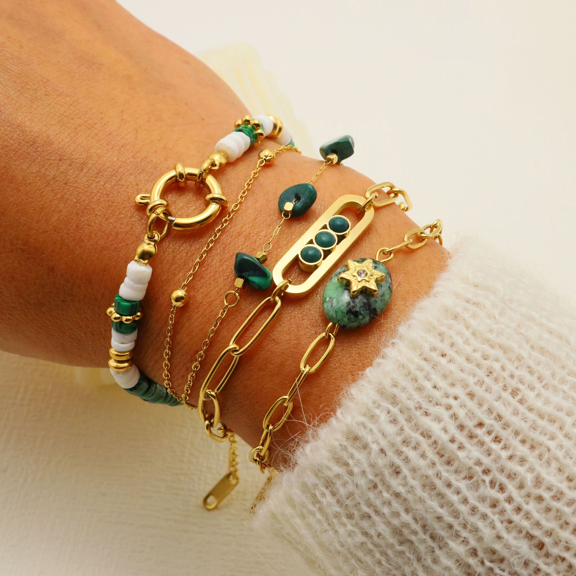 Pulsera de acero de titanio versátil de piedra natural Conjunto de ropa de mano de pulsera plegable fresca versátil Ins de mujer incolora_voghion.com