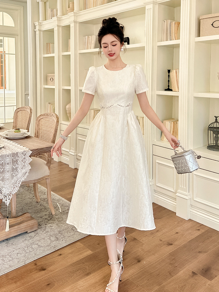 Đầm maxi nữ kiểu Pháp cổ tròn eo khoét lỗ xếp ly vạt rộng — mơ