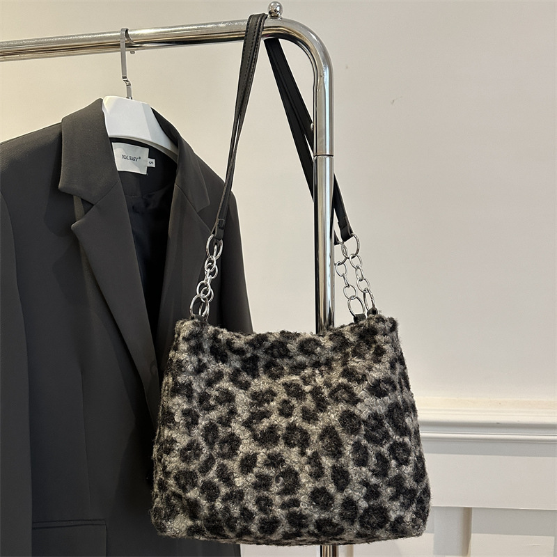 Bolso de alta capacidad retro 2024 otoño e invierno nuevo estilo estilo occidental bolso grande bolso de axila de hombro con estampado de leopardo de moda coreana