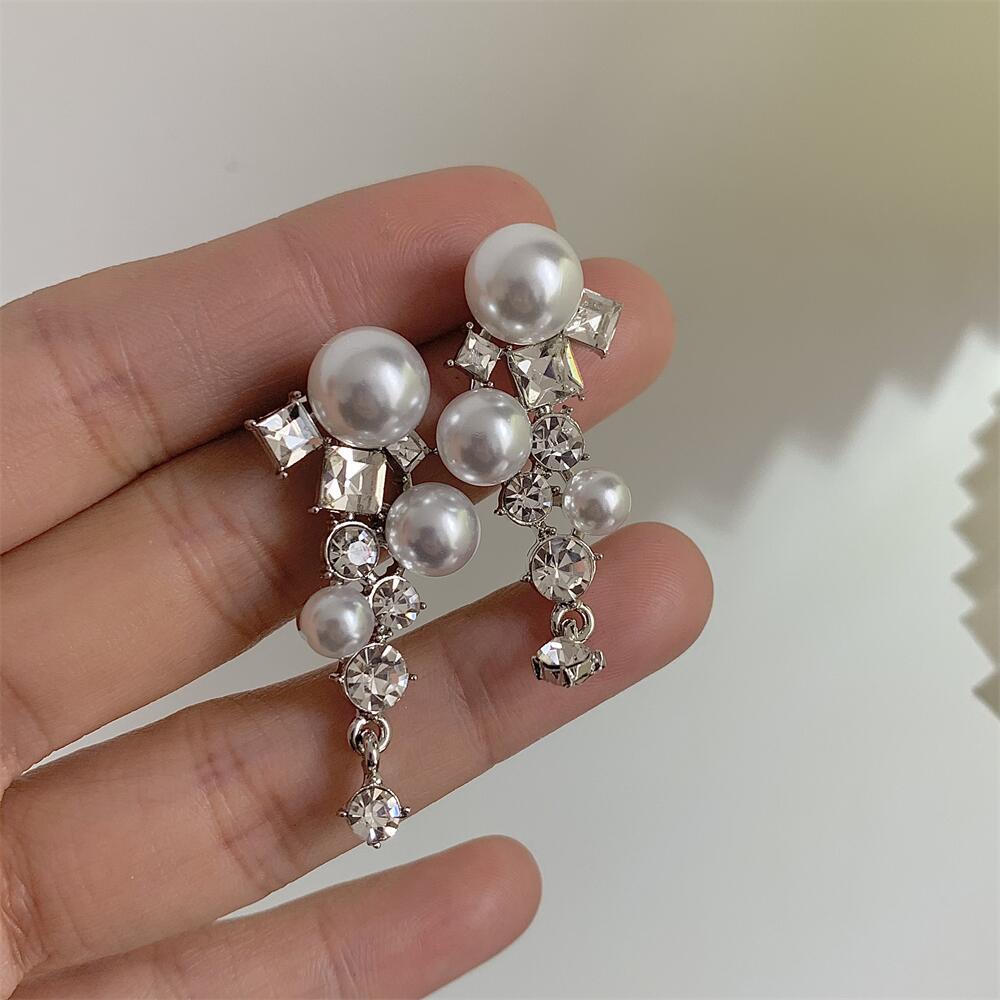Sophisticated retro black earrings from pearl heart shaped
