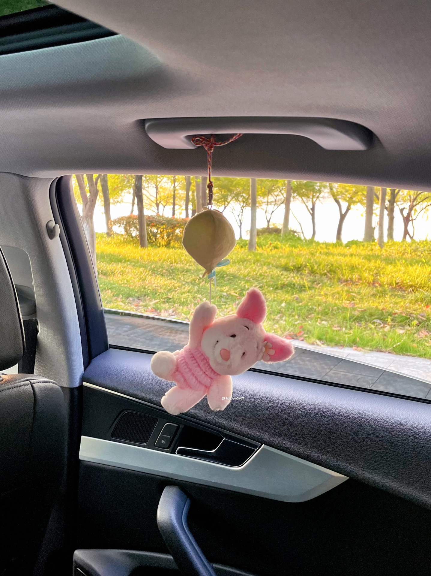 Nuevo automóvil creativo caricatura Piggy Pije colgante de automóvil espejo retrovisor colgante muñeca de peluche adornos de automóvil