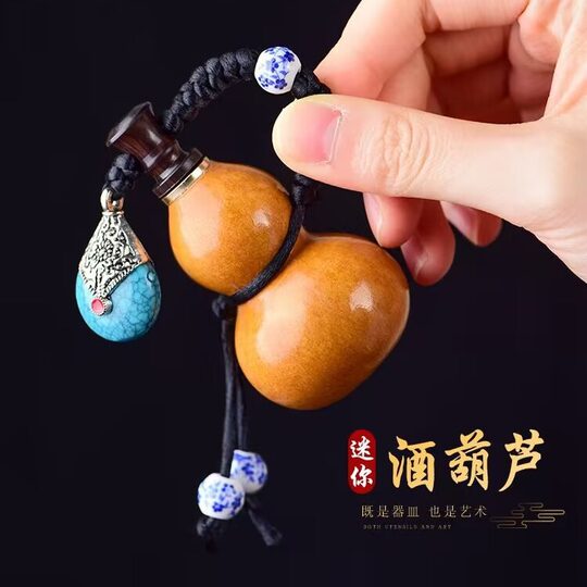 Wholesale natural small wine gourd pendant open gourd text play pulp beeswax anti-seepage carry a generation of hair
