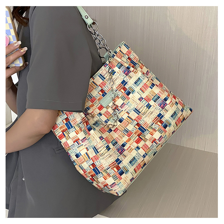 Fashion Color Block Chain Square Zipper Tote Bag display picture 4