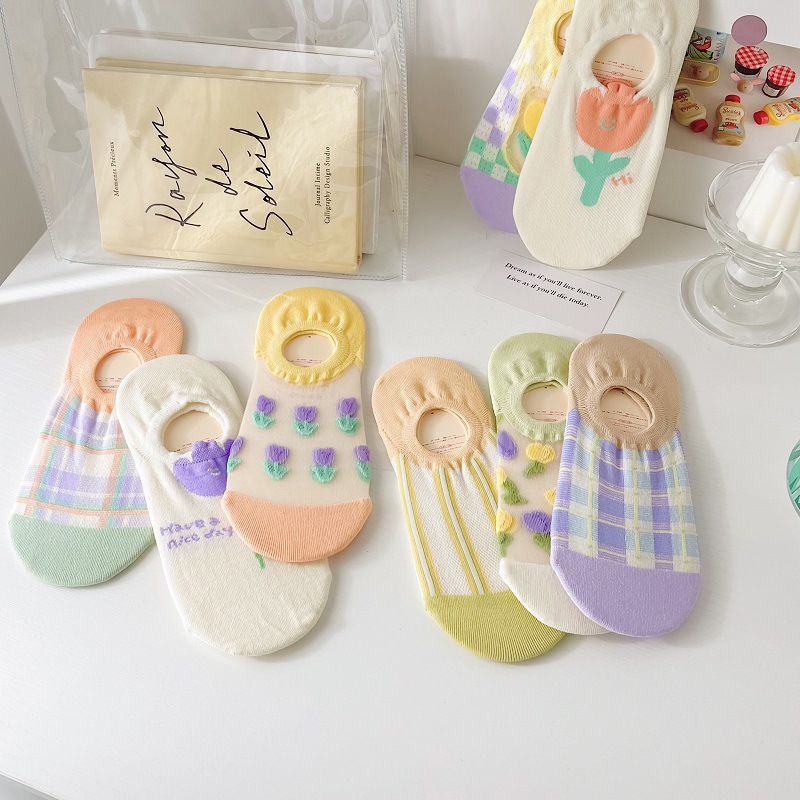 Spring and Summer Sweet Flower Shallow Socks Glass Silk Boat Socks Women's Transparent Crystal Socks Thin Invisible Boat Socks
