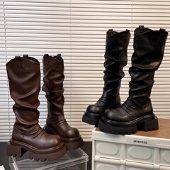 韓品の厚い底のV口のしわの山の高い筒の靴の女性はやせて見えますが、膝の長い筒の靴は7cmの大きい頭の騎士の靴を高く上げます。