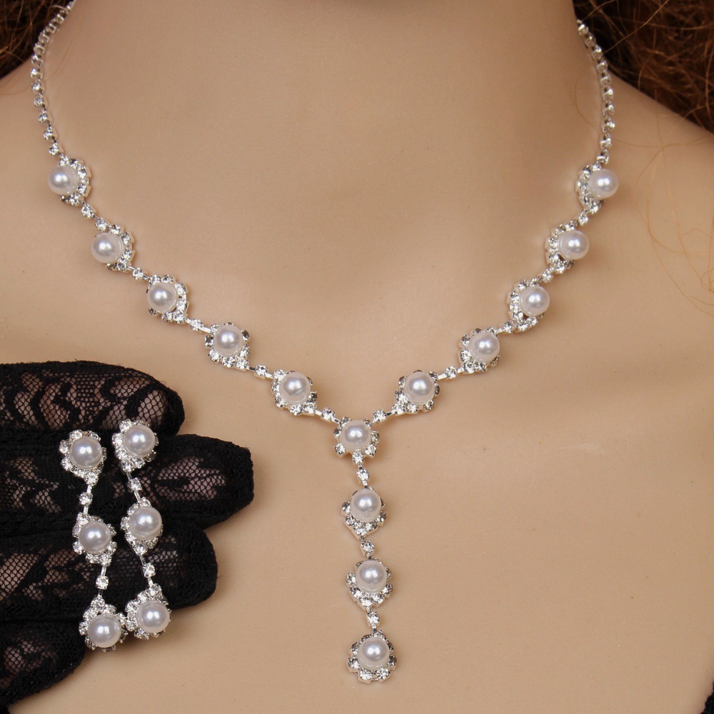 Fashionable retro necklace pearl