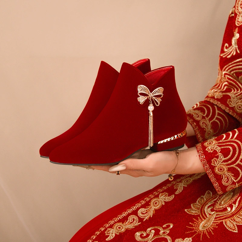 Зимние свадебные туфли женские толстые каблуки больших размеров красные короткие сапоги плюс бархатные туфли невесты