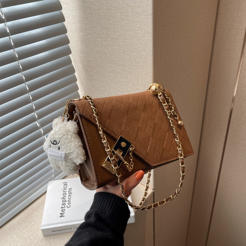 This year's popular small bags for women in autumn and winter  new fashion versatile crossbody bag texture retro chain small square bag