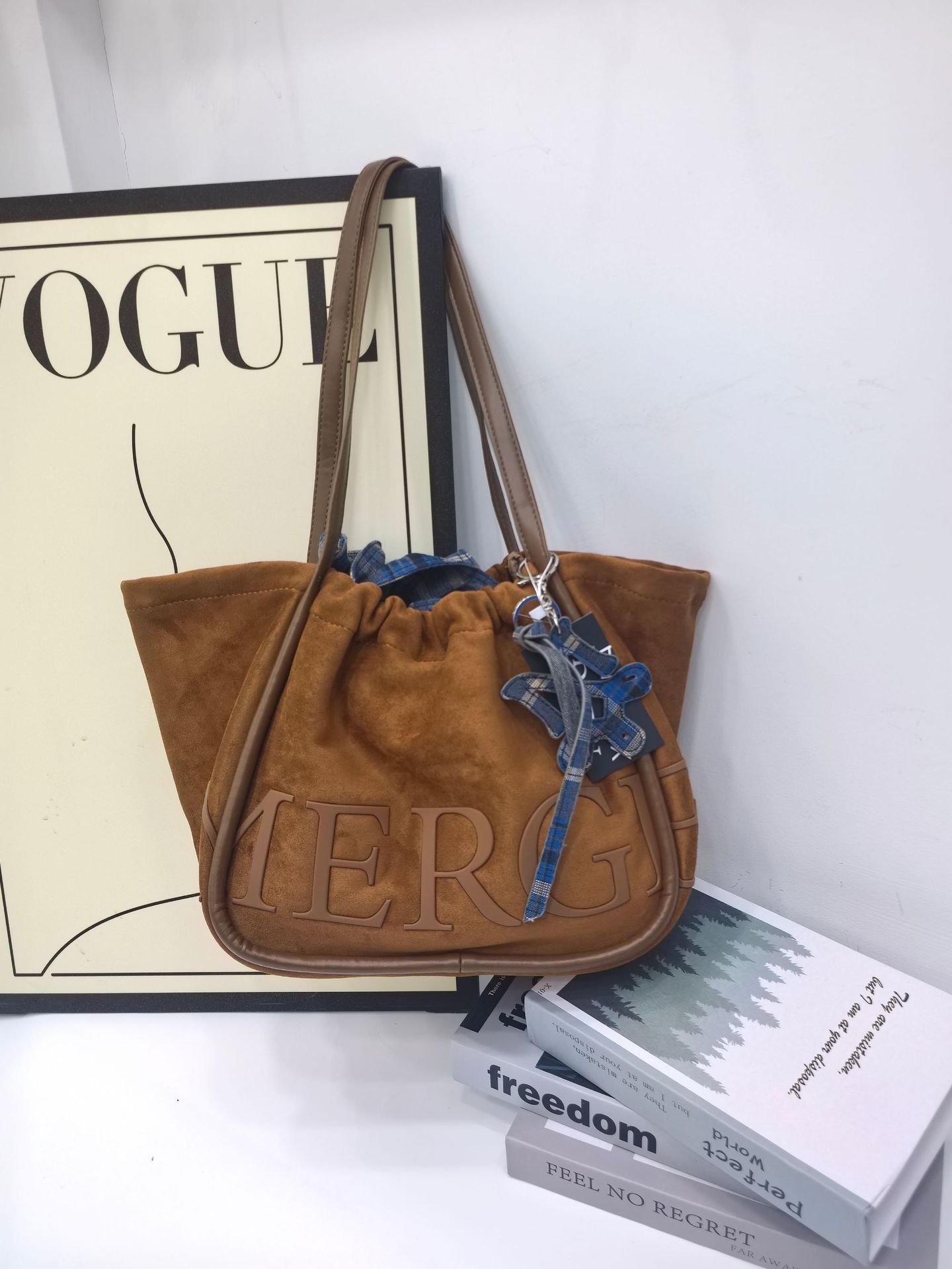 タイマージ中大容量トートバッグ 2025 新鹿革ファッションポータブルショルダー脇の下の女性のバッグ