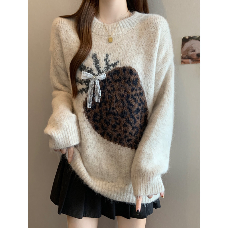 Autumn and Winter New Retro Leopard Print Strawberry Pullover Sweater for Women, Loose and Slimming, with Bow, Lazy Style Knit Top Autumn and Winter New Retro Leopard Print Strawberry Pullover Sweater for Women, Loose and Slimming, with Bow, Lazy Style Knit Top