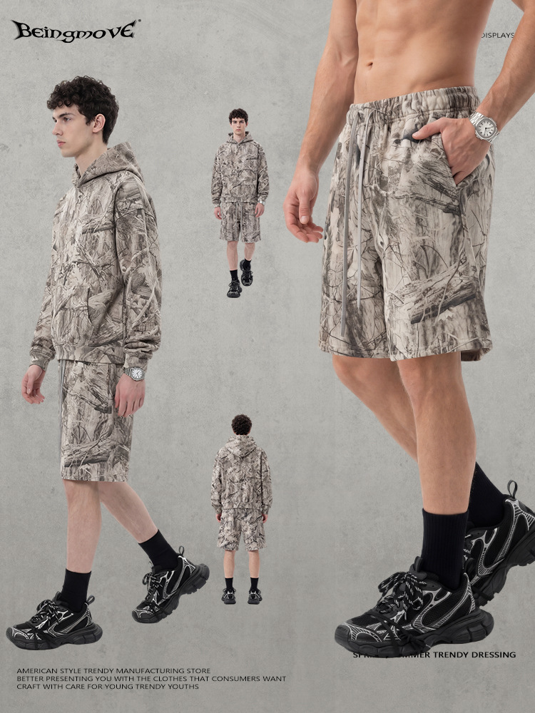 Calle secada| 2025 otoño y invierno americano camuflaje callejera impresión de transferencia térmica de terciopelo pantalones cortos sueltos pantalones casuales para hombres