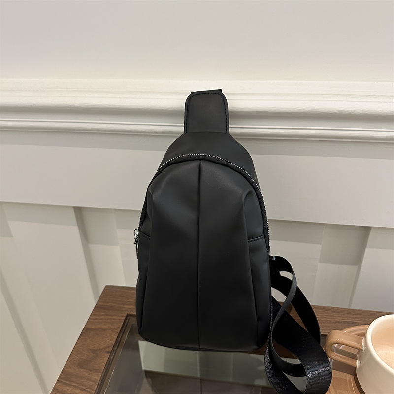 Moda casual marca de moda ins color sólido bolso de mensajero de un solo hombro 2024 invierno nuevo diseño de nicho bolso de pecho de todo fósforo mujer