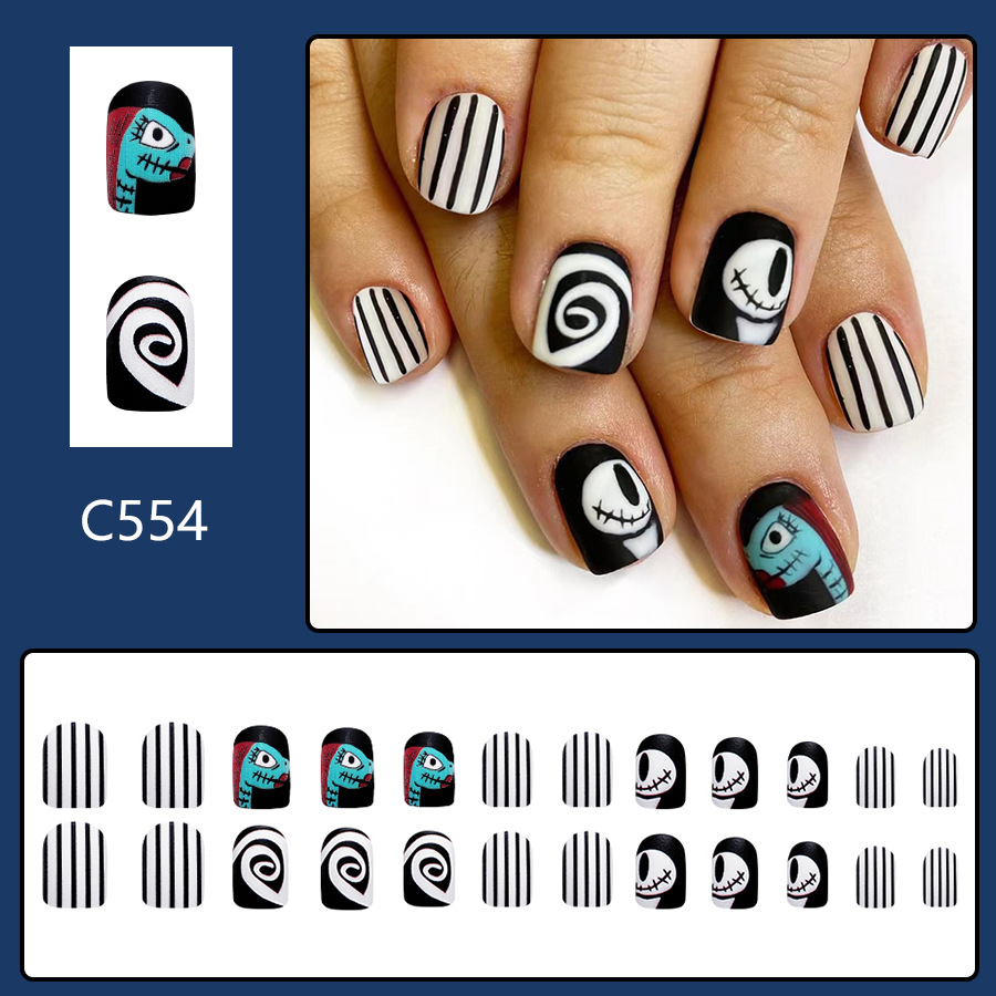 Armure carrée courte givrée Halloween crâne mignon visage étrange rayures noires et blanches portant un patch nail art commerce extérieur 24 pièces_voghion.com