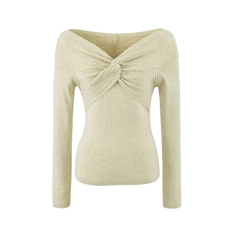 American-style knitted T-shirt with twisted design and off-shoulder detail, long sleeves, new autumn collection, slim fit, flattering, and versatile short top for women