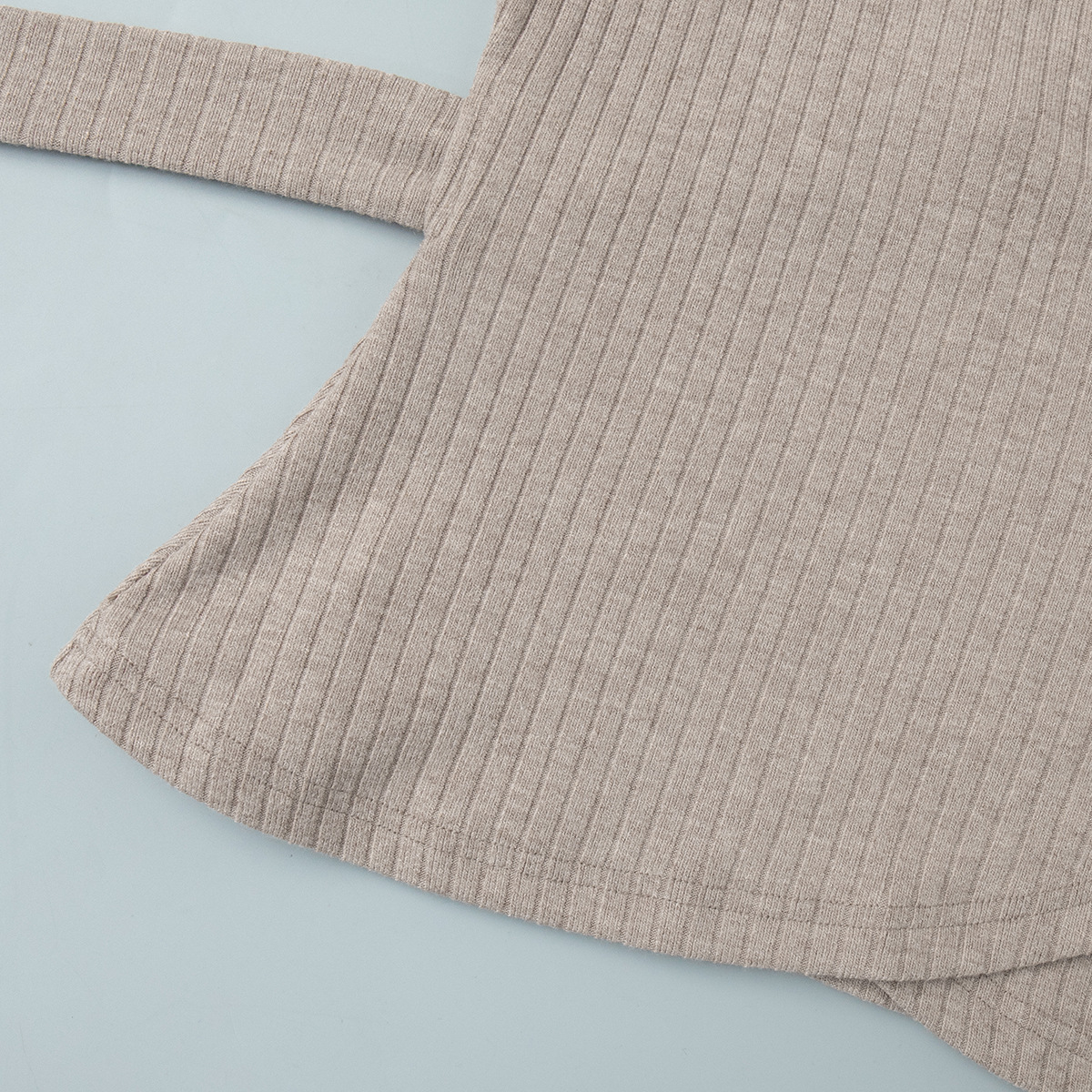 Dames gebreide tweedelige set met v-hals en ribbelstructuur_voghion.com