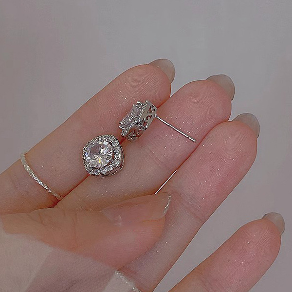 Pendientes de botón con circonita y perla para mujer_voghion.com