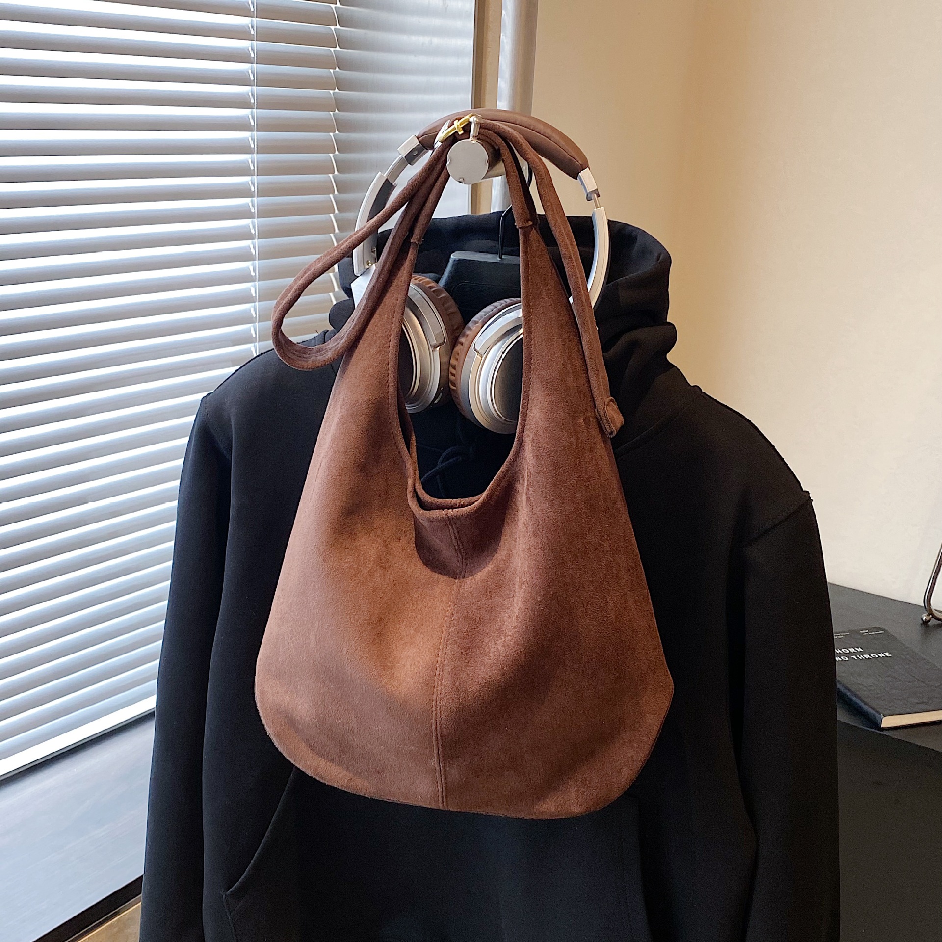Cross-Border Foreign Trade Epic Retro Shoulder Bag Large Capacity Women's Armpit Bag High-End Versatile Commuting Bucket Bag
