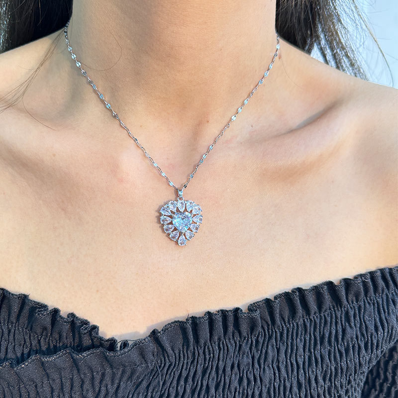 Heart Shape, Flower Pattern Women'S Gender Plating, Inlay Design Sweet Simple Style Heart Shape Flower Copper Plating Inlay Zircon Pendant Necklace