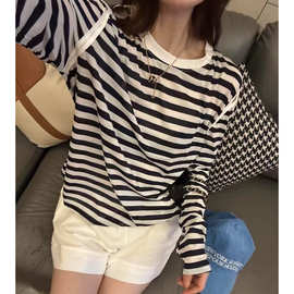 十三行百搭气质宽松打底上衣两件套圆领条纹长袖白色休闲短裤套装