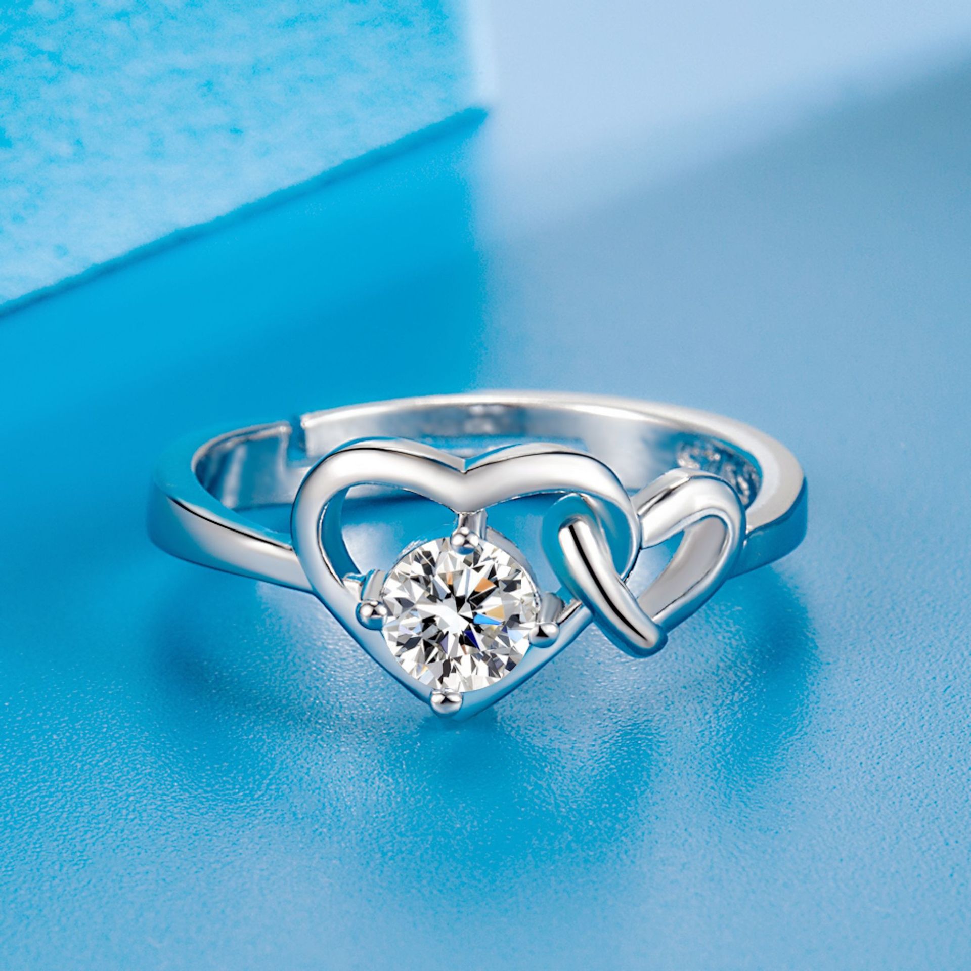 Designer Double Heart Ring With Diamond And Zircon Inlay Women_voghion.com