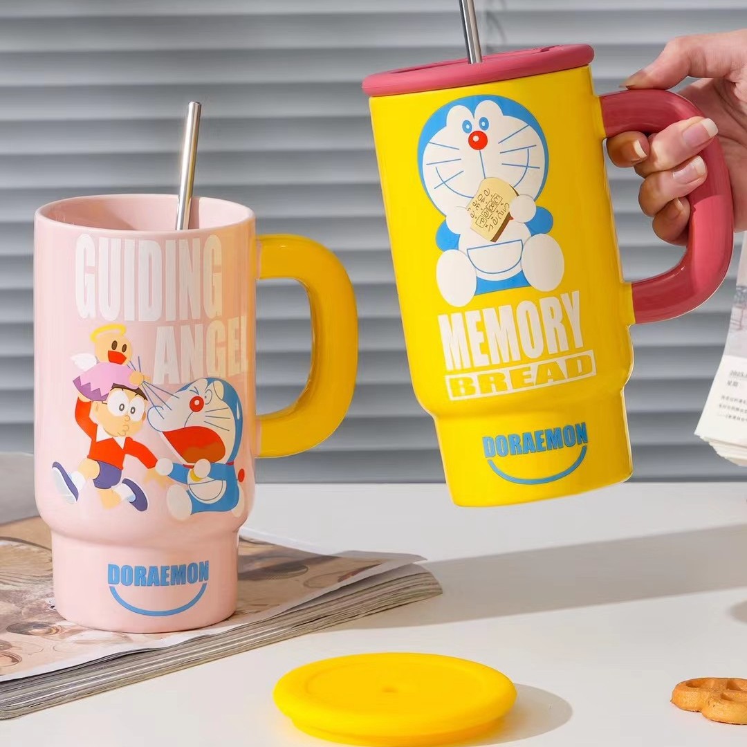 Nuevos productos creativos Dingdong gato taza de cerámica con cubierta taza de agua de paja taza de café Doraemon taza de oficina de alto valor