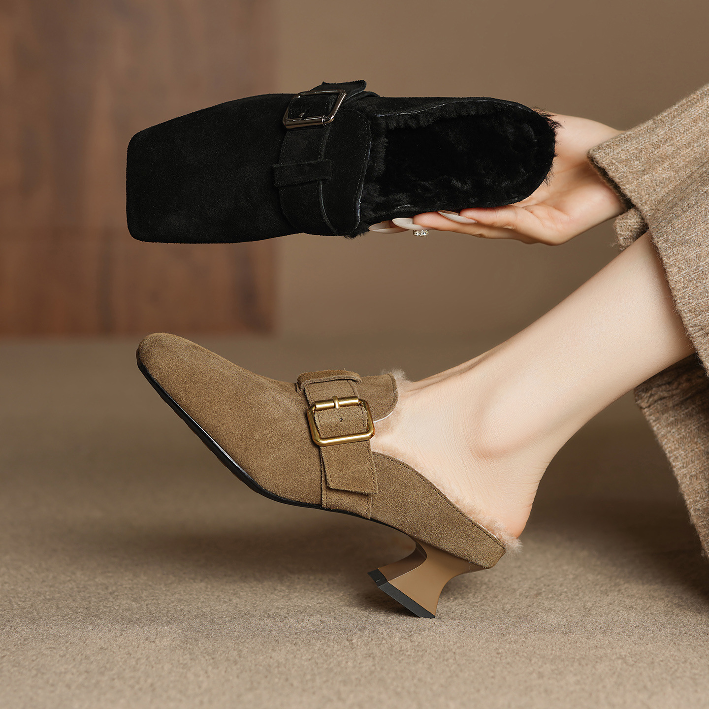 Giày mule nữ mũi vuông lót lông cừu giữ nhiệt, gót thấp — màu đen