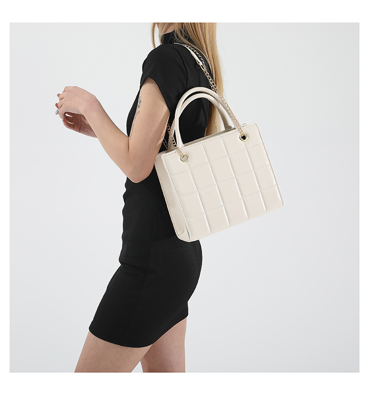 Femmes Moyen Faux Cuir Couleur Unie Style Classique Fermeture Éclair Sac À Main display picture 39