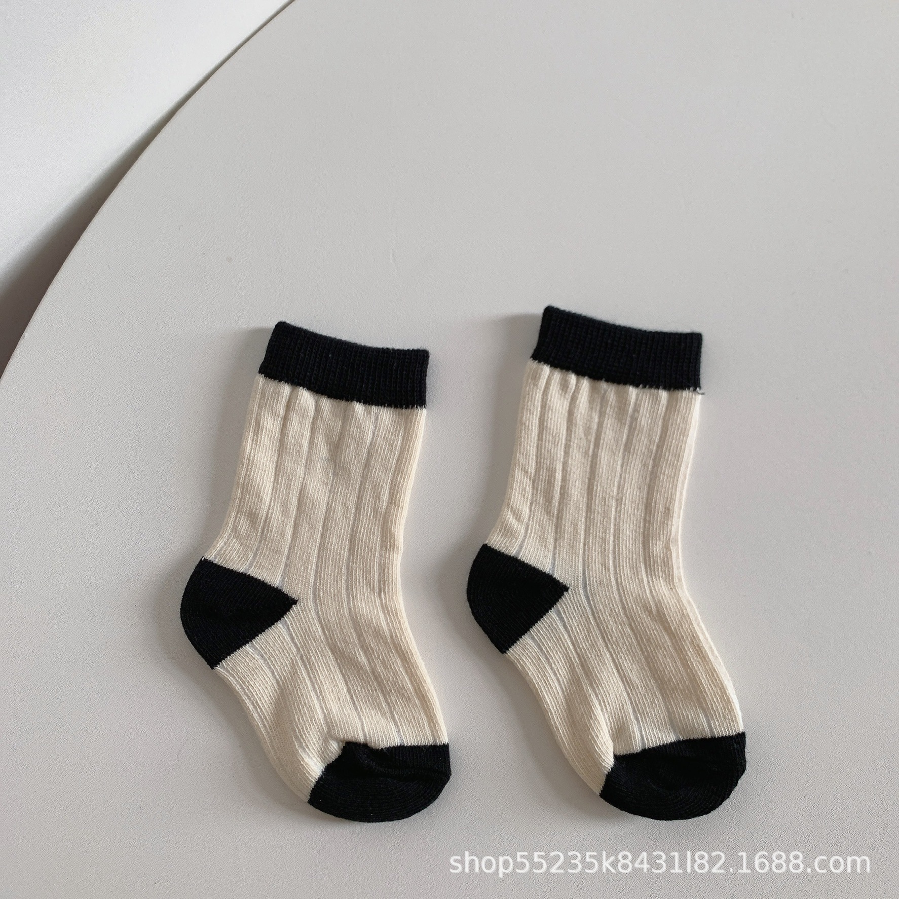 2023 nuevos calcetines de bebé calcetines de algodón de primavera y otoño engrosados calcetines de otoño e invierno para niños calcetines de moda versátiles calcetines de bebé a media pierna