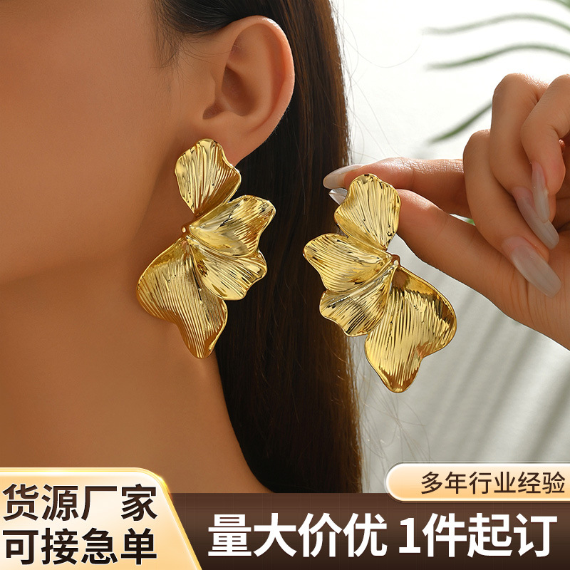 European and American Stereo Asymmetrical Pattern Fan-Shaped Unique Stylish Exaggerated Earrings 2025 New Female Ins High-End Earrings