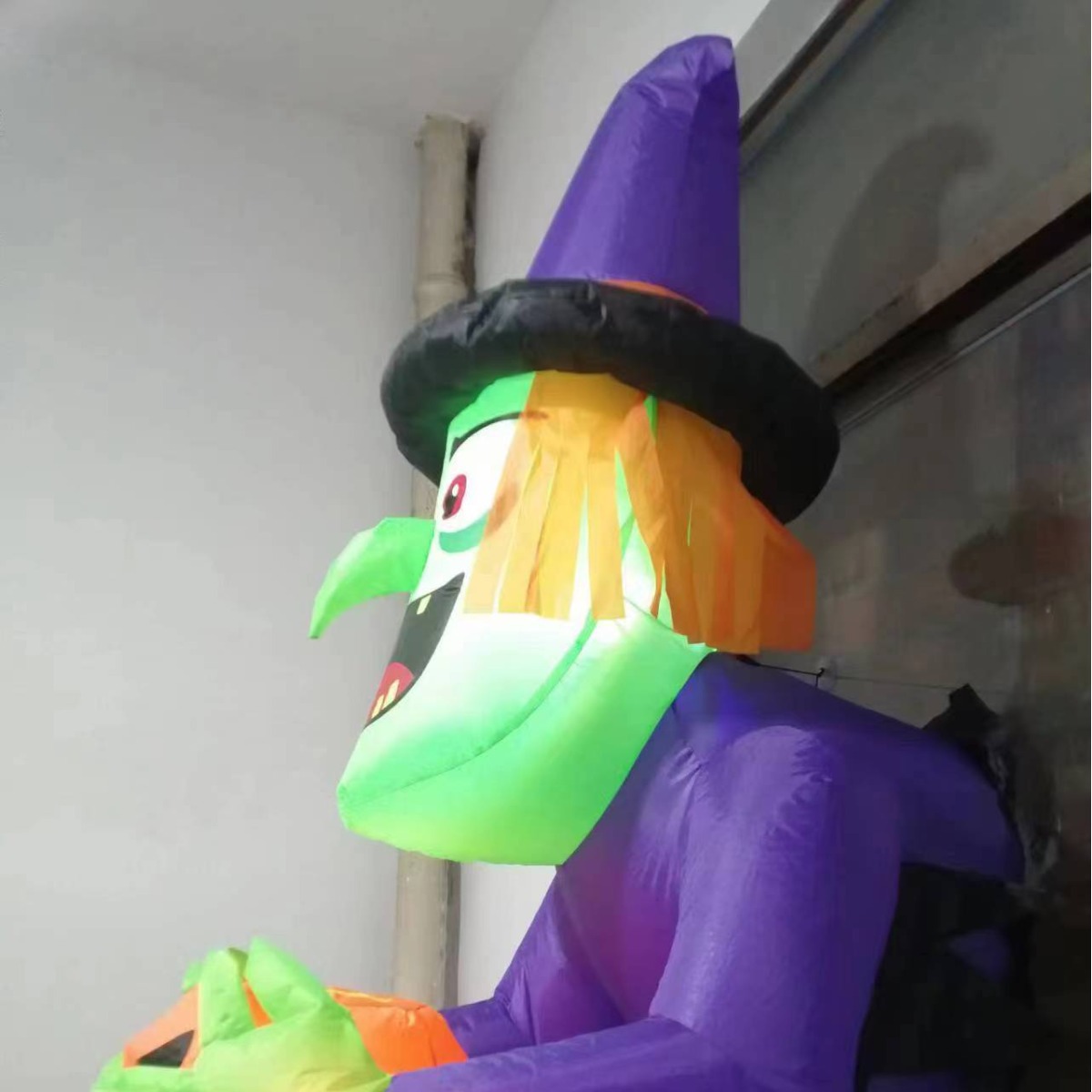 halloween-window-witch-air-model-witch-holding-pumpkin-air-model