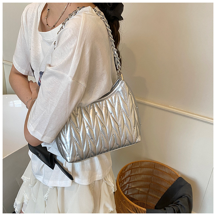 Fashionable diamond-encrusted diamond-shaped chain underarm bag 2025 Summer new style versatile daily commuting crossbody bag for women undefined