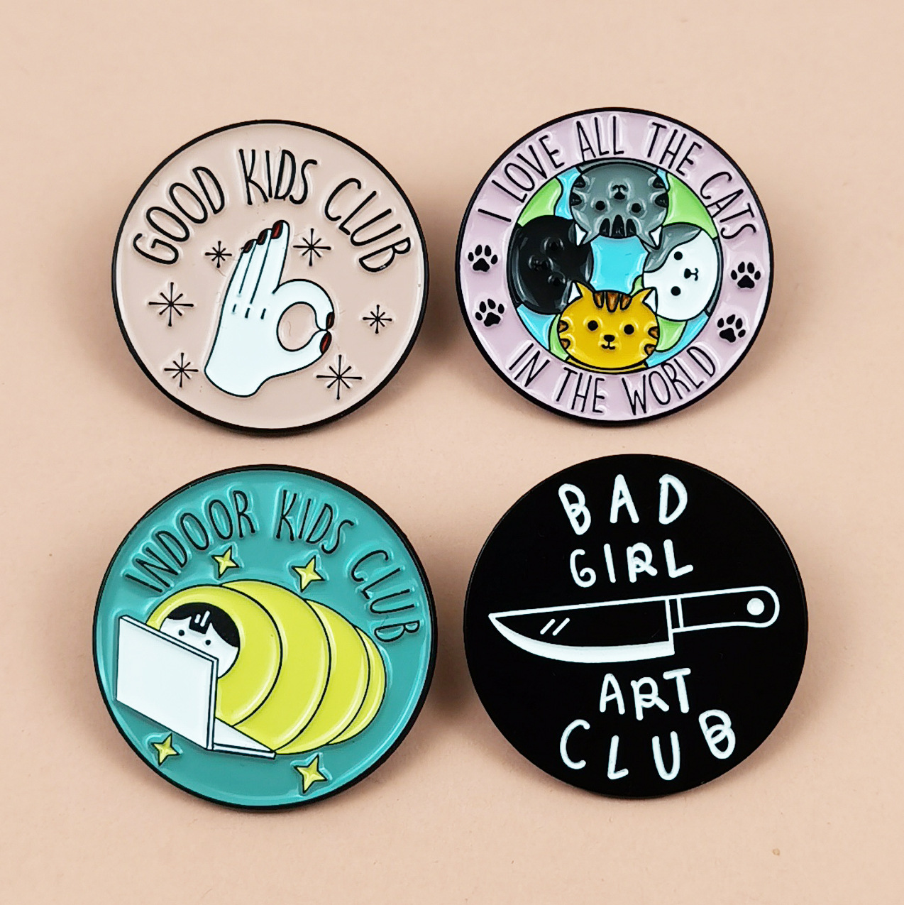 Personalidad humor broche inglés dibujos animados lindo patrón aleación insignia redonda accesorios de pin fijo spot transfronterizo