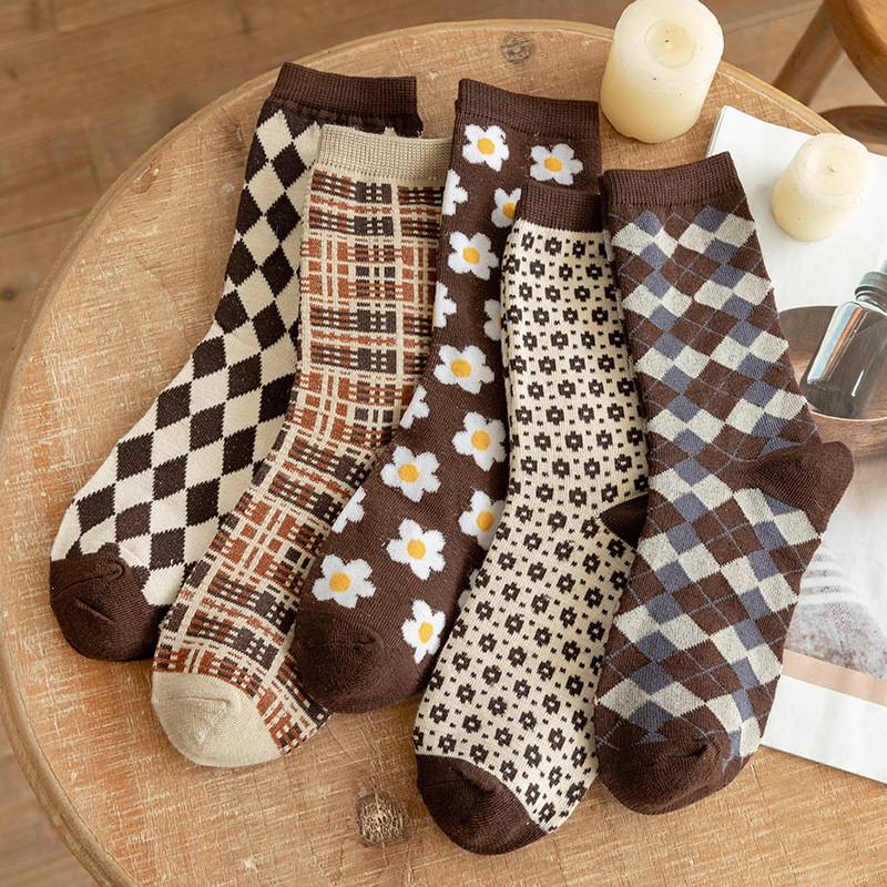 Women's socks autumn and winter popular retro mid-calf length socks Brown series ins rhombic fashion socks thick British style women's cotton socks