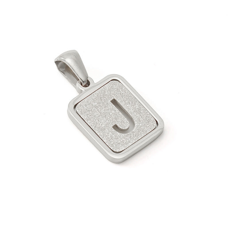 Nueva moda de acero inoxidable letra inglesa colgante de fábrica al por mayor carta prensada en arena titanio acero 18K Commuter todo partido