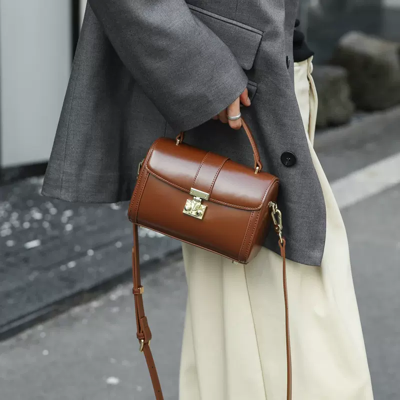 女士包包高级感精致小众盒子包秋冬新款手提包时尚百搭单肩斜挎包