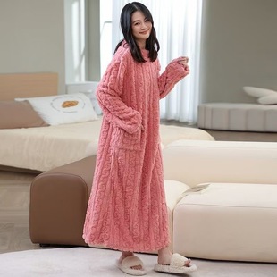 Winter New Walking Quilt, Extended, Warm, Loose, with Pockets, Coral Fleece Home Pajamas, Robe, Nightdress for Women