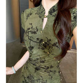 2025年 新中式绣花旗袍领改良旗袍女春夏镂空收腰连衣裙水墨绿色