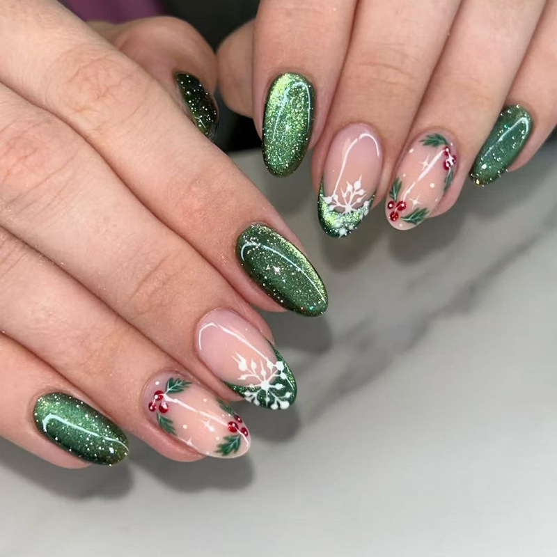 Christmas-themed short oval green cat-eye snowflake Christmas tree pattern nail art, nail tips, and false nail pieces Christmas-themed short oval green cat-eye snowflake Christmas tree pattern nail art, nail tips, and false nail pieces