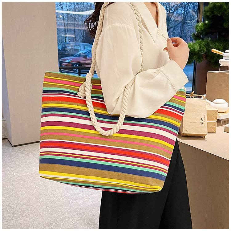 Women's Medium Canvas Geometric Stripe Streetwear Sewing Thread Square Zipper Tote Bag display picture 13