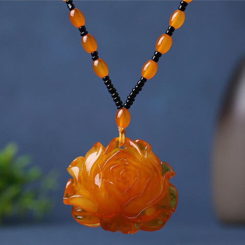 Old beeswax sweater chain 10 yuan model red women's beeswax sweater chain beeswax shape necklace