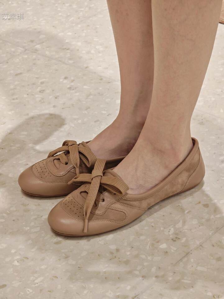Giày búp bê nữ da cừu cổ thấp đế bằng buộc dây phong cách retro — Bạc, hàng có sẵn, Màu nude, hàng có sẵn, Màu trắng kem, hàng có sẵn chi tiết 10